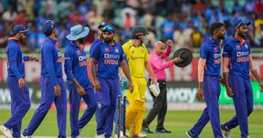 IND vs AUS: ಏಕದಿನ ಕ್ರಿಕೆಟ್ನಲ್ಲಿ ಭಾರತ ತಂಡ 10 ವಿಕೆಟ್ ಸೋಲು ಕಂಡಿದ್ದು ಎಷ್ಟು ಬಾರಿ? ಯಾವಾಗ? ಯಾರ ವಿರುದ್ಧ? IND vs AUS: ಏಕದಿನ ಕ್ರಿಕೆಟ್ನಲ್ಲಿ ಭಾರತ ತಂಡ 10 ವಿಕೆಟ್ ಸೋಲು ಕಂಡಿದ್ದು ಎಷ್ಟು ಬಾರಿ? ಯಾವಾಗ? ಯಾರ ವಿರುದ್ಧ?