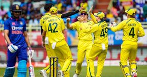 IND vs AUS 2nd ODI; ಆಸೀಸ್ ವೇಗಿಗಳ ಮಾರಕ ಬೌಲಿಂಗ್; ಸಾಧಾರಣ ಮೊತ್ತಕ್ಕೆ ಭಾರತ ಆಲೌಟ್! IND vs AUS 2nd ODI; ಆಸೀಸ್ ವೇಗಿಗಳ ಮಾರಕ ಬೌಲಿಂಗ್; ಸಾಧಾರಣ ಮೊತ್ತಕ್ಕೆ ಭಾರತ ಆಲೌಟ್!