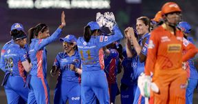 WPL 2023: ಗುಜರಾತ್ ಜೈಂಟ್ಸ್ಗೆ ಸೋಲುಣಿಸಿದ ಮುಂಬೈ ಇಂಡಿಯನ್ಸ್; ಸತತ 5 ಗೆಲುವು ಪಡೆದು ಪ್ಲೇಆಫ್ ತಲುಪಿದ ಕೌರ್ ಪಡೆ WPL 2023: ಗುಜರಾತ್ ಜೈಂಟ್ಸ್ಗೆ ಸೋಲುಣಿಸಿದ ಮುಂಬೈ ಇಂಡಿಯನ್ಸ್; ಸತತ 5 ಗೆಲುವು ಪಡೆದು ಪ್ಲೇಆಫ್ ತಲುಪಿದ ಕೌರ್ ಪಡೆ