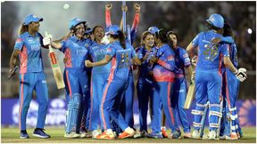 WPL 2023: ಮೊದಲ ಆವೃತ್ತಿಯಲ್ಲಿ ಕಪ್ ಗೆದ್ದು ಇತಿಹಾಸ ಸೃಷ್ಟಿಸಿದ ಮುಂಬೈ ಇಂಡಿಯನ್ಸ್ WPL 2023: ಮೊದಲ ಆವೃತ್ತಿಯಲ್ಲಿ ಕಪ್ ಗೆದ್ದು ಇತಿಹಾಸ ಸೃಷ್ಟಿಸಿದ ಮುಂಬೈ ಇಂಡಿಯನ್ಸ್
