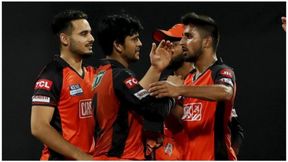 SRH Vs RR: ಟಾಸ್ ಗೆದ್ದ ಸನ್ರೈಸರ್ಸ್ ಹೈದರಾಬಾದ್ ಬೌಲಿಂಗ್ ಆಯ್ಕೆ: ಪ್ಲೇಯಿಂಗ್ 11, ಪಿಚ್ ವರದಿ SRH Vs RR: ಟಾಸ್ ಗೆದ್ದ ಸನ್ರೈಸರ್ಸ್ ಹೈದರಾಬಾದ್ ಬೌಲಿಂಗ್ ಆಯ್ಕೆ: ಪ್ಲೇಯಿಂಗ್ 11, ಪಿಚ್ ವರದಿ