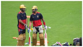 Virat Kohli: ನೆಟ್ಸ್ನಲ್ಲಿ ಕೊಹ್ಲಿಅಬ್ಬರಕ್ಕೆ ತಬ್ಬಿಬ್ಬಾದ ನಾಯಕ ಫಾಫ್ ಡು ಪ್ಲೆಸಿಸ್: ವಿಡಿಯೋ Virat Kohli: ನೆಟ್ಸ್ನಲ್ಲಿ ಕೊಹ್ಲಿಅಬ್ಬರಕ್ಕೆ ತಬ್ಬಿಬ್ಬಾದ ನಾಯಕ ಫಾಫ್ ಡು ಪ್ಲೆಸಿಸ್: ವಿಡಿಯೋ