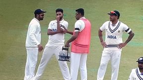 ಆಡಲು ಅವಕಾಶವಿಲ್ಲದಿದ್ದರೇನಂತೆ, ನಾಯಕನೊಂದಿಗೆ ನಾನಿದ್ದೇನೆ..: ವಾಟರ್ ಬಾಯ್ ಆಗಿ ಬಂದು ಸಲಹೆ ನೀಡಿದ ಆರ್ ಅಶ್ವಿನ್ ಆಡಲು ಅವಕಾಶವಿಲ್ಲದಿದ್ದರೇನಂತೆ, ನಾಯಕನೊಂದಿಗೆ ನಾನಿದ್ದೇನೆ..: ವಾಟರ್ ಬಾಯ್ ಆಗಿ ಬಂದು ಸಲಹೆ ನೀಡಿದ ಆರ್ ಅಶ್ವಿನ್