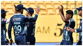 ಮಹಾರಾಜ ಟ್ರೋಫಿ: ಮಯಾಂಕ್ ಅಮೋಘ ಶತಕ; ಕಡೆಗೂ ಪ್ರಥಮ ಗೆಲುವಿನ ರುಚಿ ಕಂಡ ಬೆಂಗಳೂರು ಬ್ಲಾಸ್ಟರ್ಸ್! ಮಹಾರಾಜ ಟ್ರೋಫಿ: ಮಯಾಂಕ್ ಅಮೋಘ ಶತಕ; ಕಡೆಗೂ ಪ್ರಥಮ ಗೆಲುವಿನ ರುಚಿ ಕಂಡ ಬೆಂಗಳೂರು ಬ್ಲಾಸ್ಟರ್ಸ್!