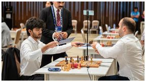 Chess: ಶ್ರೇಯಾಂಕ ಪಟ್ಟಿಯಲ್ಲಿ ವಿಶ್ವನಾಥನ್ ಆನಂದ್ ಹಿಂದಿಕ್ಕಿದ 17ರ ಹರೆಯದ ಡಿ ಗುಕೇಶ್ Chess: ಶ್ರೇಯಾಂಕ ಪಟ್ಟಿಯಲ್ಲಿ ವಿಶ್ವನಾಥನ್ ಆನಂದ್ ಹಿಂದಿಕ್ಕಿದ 17ರ ಹರೆಯದ ಡಿ ಗುಕೇಶ್