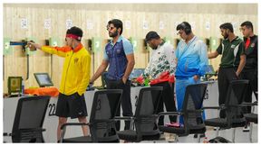 ಏಷ್ಯನ್ ಗೇಮ್ಸ್: ಶೂಟಿಂಗ್ನಲ್ಲಿ ಮತ್ತೊಂದು ಚಿನ್ನ: 10.ಮೀ ಏರ್ ಪಿಸ್ತೂಲ್ನಲ್ಲಿ ಬಂಗಾರ ಗೆದ್ದ ಭಾರತೀಯ ತಂಡ ಏಷ್ಯನ್ ಗೇಮ್ಸ್: ಶೂಟಿಂಗ್ನಲ್ಲಿ ಮತ್ತೊಂದು ಚಿನ್ನ: 10.ಮೀ ಏರ್ ಪಿಸ್ತೂಲ್ನಲ್ಲಿ ಬಂಗಾರ ಗೆದ್ದ ಭಾರತೀಯ ತಂಡ