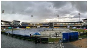 India vs Pakistan Match Rain: ಭಾರತ ಪಾಕ್ ರಣರೋಚಕ ಪಂದ್ಯಕ್ಕೆ ಅಡ್ಡಿಯಾದ ಮಳೆ; ತಾತ್ಕಾಲಿಕ ಸ್ಥಗಿತ India vs Pakistan Match Rain: ಭಾರತ ಪಾಕ್ ರಣರೋಚಕ ಪಂದ್ಯಕ್ಕೆ ಅಡ್ಡಿಯಾದ ಮಳೆ; ತಾತ್ಕಾಲಿಕ ಸ್ಥಗಿತ