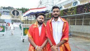 ಏಕದಿನ ವಿಶ್ವಕಪ್ ತಪ್ಪಿಸಿಕೊಂಡ ಬಳಿಕ ತಿರುಪತಿ ತಿಮ್ಮಪ್ಪನ ದೇವಸ್ಥಾನಕ್ಕೆ ಭೇಟಿ ನೀಡಿದ ರಿಷಭ್ ಪಂತ್, ಅಕ್ಷರ್ ಪಟೇಲ್!