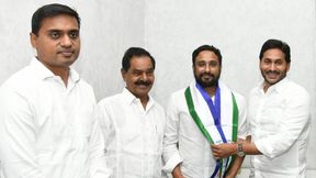ರಾಜಕೀಯಕ್ಕೆ ಅಂಬಟಿ ರಾಯುಡು ಎಂಟ್ರಿ, ಇಲ್ಲಿದೆ ರಾಜಕೀಯ ಪ್ರವೇಶಿಸಿದ ಆಟಗಾರರ ಪಟ್ಟಿ ರಾಜಕೀಯಕ್ಕೆ ಅಂಬಟಿ ರಾಯುಡು ಎಂಟ್ರಿ, ಇಲ್ಲಿದೆ ರಾಜಕೀಯ ಪ್ರವೇಶಿಸಿದ ಆಟಗಾರರ ಪಟ್ಟಿ