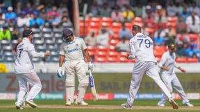 IND vs ENG 1st Test: ಕೈಕೊಟ್ಟ ಬ್ಯಾಟಿಂಗ್, ಸುಲಭವಾದ ಪಂದ್ಯ ಕೈಚೆಲ್ಲಿದ ಭಾರತ; ಗೆದ್ದುಬೀಗಿದ ಇಂಗ್ಲೆಂಡ್ IND vs ENG 1st Test: ಕೈಕೊಟ್ಟ ಬ್ಯಾಟಿಂಗ್, ಸುಲಭವಾದ ಪಂದ್ಯ ಕೈಚೆಲ್ಲಿದ ಭಾರತ; ಗೆದ್ದುಬೀಗಿದ ಇಂಗ್ಲೆಂಡ್