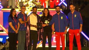 Vinay Kumar: ಗೇಲ್, ಎಬಿಡಿ ಪಟ್ಟಿಗೆ ಸೇರಿದ ದಾವಣಗೆರೆ ಎಕ್ಸ್ಪ್ರೆಸ್; ವಿನಯ್ ಕುಮಾರ್ಗೆ ಆರ್ಸಿಬಿ ಗೌರವ Vinay Kumar: ಗೇಲ್, ಎಬಿಡಿ ಪಟ್ಟಿಗೆ ಸೇರಿದ ದಾವಣಗೆರೆ ಎಕ್ಸ್ಪ್ರೆಸ್; ವಿನಯ್ ಕುಮಾರ್ಗೆ ಆರ್ಸಿಬಿ ಗೌರವ
