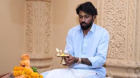 IPL 2024: ಹ್ಯಾಟ್ರಿಕ್ ಸೋಲಿನ ಬಳಿಕ ಗೆಲುವಿಗಾಗಿ ದೇವರ ಮೊರೆ ಹೋದ ಹಾರ್ದಿಕ್ ಪಾಂಡ್ಯ IPL 2024: ಹ್ಯಾಟ್ರಿಕ್ ಸೋಲಿನ ಬಳಿಕ ಗೆಲುವಿಗಾಗಿ ದೇವರ ಮೊರೆ ಹೋದ ಹಾರ್ದಿಕ್ ಪಾಂಡ್ಯ
