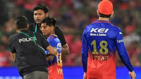 Virat Kohli: 'ಅವನು ನನ್ನ ಅಭಿಮಾನಿ, ಏನೂ ಮಾಡಬೇಡಿ'; ಭದ್ರತಾ ಸಿಬ್ಬಂದಿಗೆ ಸೂಚಿಸಿ ಫ್ಯಾನ್ಸ್ ಮನ ಗೆದ್ದ ವಿರಾಟ್ ಕೊಹ್ಲಿ Virat Kohli: 'ಅವನು ನನ್ನ ಅಭಿಮಾನಿ, ಏನೂ ಮಾಡಬೇಡಿ'; ಭದ್ರತಾ ಸಿಬ್ಬಂದಿಗೆ ಸೂಚಿಸಿ ಫ್ಯಾನ್ಸ್ ಮನ ಗೆದ್ದ ವಿರಾಟ್ ಕೊಹ್ಲಿ