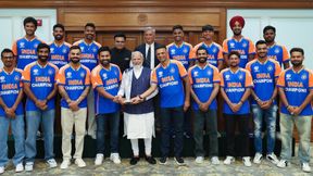  ಪ್ರಧಾನಿ ಮೋದಿ ಟಿ20 ವಿಶ್ವಕಪ್ ಟ್ರೋಫಿ ಮುಟ್ಟದೆ, ರೋಹಿತ್-ದ್ರಾವಿಡ್ ಕೈ ಹಿಡಿದಿದ್ದೇಕೆ?; ಭಾರೀ ಶ್ಲಾಘನೆ