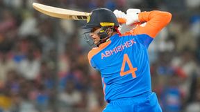 Emerging Asia Cup 2024: ಅಭಿಷೇಕ್ ಶರ್ಮಾ ಬಿರುಸಿನ ಅರ್ಧಶತಕ; ಯುಎಇ ಮಣಿಸಿದ ಭಾರತ Emerging Asia Cup 2024: ಅಭಿಷೇಕ್ ಶರ್ಮಾ ಬಿರುಸಿನ ಅರ್ಧಶತಕ; ಯುಎಇ ಮಣಿಸಿದ ಭಾರತ