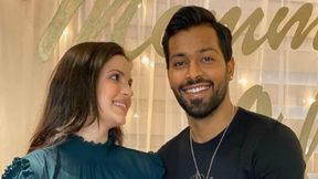 Hardik Pandya: ಮಾಜಿ ಪತ್ನಿಗೆ ದುಬಾರಿ ಕಾರು ಗಿಫ್ಟ್ ಕೊಟ್ಟು ಮತ್ತೆ ಸುದ್ದಿಯಾದ ಹಾರ್ದಿಕ್ ಪಾಂಡ್ಯ Hardik Pandya: ಮಾಜಿ ಪತ್ನಿಗೆ ದುಬಾರಿ ಕಾರು ಗಿಫ್ಟ್ ಕೊಟ್ಟು ಮತ್ತೆ ಸುದ್ದಿಯಾದ ಹಾರ್ದಿಕ್ ಪಾಂಡ್ಯ