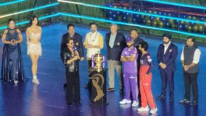 IPL 2025: ಐಪಿಎಲ್ ಉದ್ಘಾಟನಾ ಸಮಾರಂಭಕ್ಕೆ ತಾರಾ ಮೆರಗು; ಆಟಗಾರರನ್ನು ಹುರಿದುಂಬಿಸಿದ ಶಾರೂಖ್ ಖಾನ್
