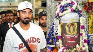 KL Rahul: ಐಪಿಎಲ್‌ ಆರಂಭಕ್ಕೂ ಮುನ್ನವೇ ಮಹಾಕಾಲನ ಸನ್ನಿದಿಯಲ್ಲಿ ಕನ್ನಡಿಗ: ಇಲ್ಲಿದೆ ವಿಡಿಯೋ 