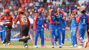 IPL 2025: ಎಸ್‌ಆರ್‌ಹೆಚ್ ಟಾಪ್ ಆರ್ಡರ್ ಉಡೀಸ್ ಮಾಡಿದ ಮಿಚೆಲ್ ಸ್ಟಾರ್ಕ್