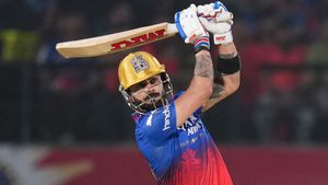 Virat Kohli: ವಿರಾಟ್ ಕೊಹ್ಲಿ ಐಪಿಎಲ್ ಸಂಬಳಕ್ಕೆ ಎಷ್ಟು ತೆರಿಗೆ ಕಟ್ಟುತ್ತಾರೆ?