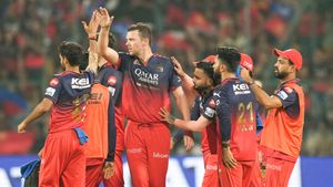 IPL 2025: ಡೆಲ್ಲಿ ಕ್ಯಾಪಿಟಲ್ಸ್ ಹಿಂದಿಕ್ಕಿ ಅನಗತ್ಯ ಐಪಿಎಲ್ ದಾಖಲೆ ಸೃಷ್ಟಿಸಿದ ಆರ್‌ಸಿಬಿ  
