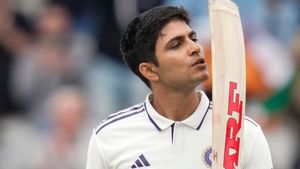 Shubman Gill Century: ಬ್ರಾಡ್ಮನ್, ಸುನಿಲ್ ಗವಾಸ್ಕರ್, ದಾಖಲೆಯ ಸಮಕ್ಕೆ ನಿಂತ ಗಿಲ್‌