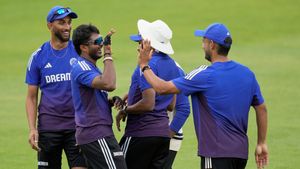 Manchester Test: ಒಂದು ಸ್ಥಾನದ ಮೇಲೆ ಇಬ್ಬರು ವೇಗಿಗಳ ಕಣ್ಣು