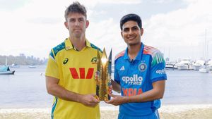 IND vs ODI: ಭಾರತದ ವಿರುದ್ಧ ಟಾಸ್‌ ಗೆದ್ದ ಆಸೀಸ್‌ ಬೌಲಿಂಗ್ ಆಯ್ಕೆ: ನಿತೀಶ್‌ ಪದಾರ್ಪಣೆ 