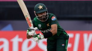 Babar Azam: ವಿರಾಟ್ ಕೊಹ್ಲಿ ದಾಖಲೆಯ ಸಮಕ್ಕೆ ನಿಂತ ಬಾಬರ್ 