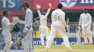 Guwahati Test: ವಿಕೆಟ್‌ ಪಡೆಯಲು ಬೌಲರ್‌ಗಳ ಪರದಾಟ: ದ.ಆಫ್ರಿಕಾ ಬ್ಯಾಟರ್‌ ಮೆರೆದಾಟ