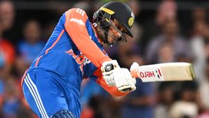 ದಕ್ಷಿಣ ಆಫ್ರಿಕಾಕ್ಕೆ ಡವಡವ ಶುರು: ಅಭಿಷೇಕ್‌ ಶರ್ಮಾ 16 ಸಿಕ್ಸರ್‌ ವೀರಾವೇಶದ ಆಟ