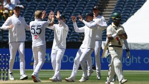 Ashes Series: ಎರಡೇ ದಿನಕ್ಕೆ ಮುಗಿದ 4ನೇ ಟೆಸ್ಟ್; ಇಂಗ್ಲೆಂಡ್‌ಗೆ 4 ವಿಕೆಟ್‌ಗಳ ಭರ್ಜರಿ ಜಯ