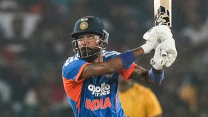 4 ಸಿಕ್ಸರ್ ಬಾರಿಸುತ್ತಲೇ ವಿಶೇಷ ಕ್ಲಬ್‌ಗೆ ಹಾರ್ದಿಕ್ ಪಾಂಡ್ಯ ಎಂಟ್ರಿ