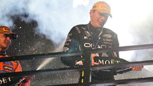 Formula 1: ಅಬುದಾಬಿ ಚಾಂಪಿಯನ್ ಪಟ್ಟವನ್ನು ಅಲಂಕರಿಸಿದ ಮ್ಯಾಕ್ಸ್ ವರ್ಸ್ಟಪ್ಪೆನ್ 