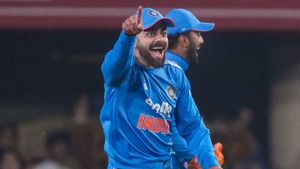 Virat Kohli: ಹ್ಯಾಟ್ರಿಕ್‌ ಶತಕ ಸಿಡಿಸುತ್ತಲೇ ವಿರಾಟ್ ಕೊಹ್ಲಿ ದಾಖಲೆ