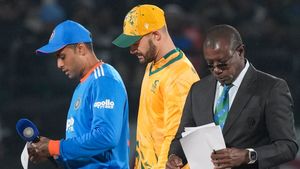 ಅಹಮದಾಬಾದ್‌ನಲ್ಲಿ ಮೈದಾನಕ್ಕೆ ಇಳಿಯುತ್ತಲೇ ಸೂರ್ಯ ದಾಖಲೆ