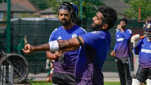 ಸ್ಟಂಪ್ಸ್ ಫಾಲ್‌ ಡೌನ್‌: ಟಿ20 ವಿಶ್ವಕಪ್‌ಗೆ ಬುಮ್ರಾ ಅಭ್ಯಾಸ ಕಂಡ ಮಗನ ಉದ್ಗಾರ