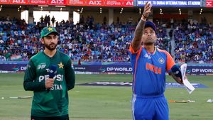 ಭಾರತ-ಪಾಕ್‌ ಫೈಟ್‌ ಫಿಕ್ಸ್‌: ಪಟ್ಟು ಸಡಿಲಿಸಿದ ಪಿಸಿಬಿ 