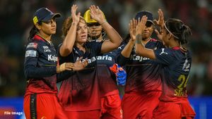 WPL 2026: ನಾಡಿನ್ ಡಿ ಕ್ಲರ್ಕ್ ಮಿಂಚು: RCB ಗೆಲುವಿಗೆ 155 ರನ್‌ ಗುರಿ ನೀಡಿದ ಮುಂಬೈ 