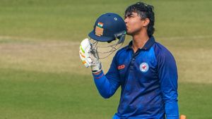  IND U19 vs SA U19: ವೈಭವ್ ಸೂರ್ಯವಂಶಿ ಶತಕದ ಅಬ್ಬರ, 9 ಬೌಂಡರಿ, 10 ಸಿಕ್ಸರ್‌