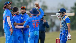 Vijay Hazare Trophy: ಸೆಮಿಫೈನಲ್‌ನಲ್ಲಿ ಕರ್ನಾಟಕಕ್ಕೆ ಆಘಾತ: ತವರಿನ ತಂಡದ ವಿರುದ್ಧ ಸಮರ್ಥ ಅಬ್ಬರ