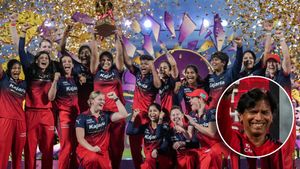 RX Muralidhar: ಜೈ ಕೋಚ್: ಚಾಂಪಿಯನ್ RCB ಸಾಧನೆಯ ಹಿಂದಿದೆ ಕನ್ನಡಿಗ ಮುರುಳಿಧರ್ ಬೆವರ ಹನಿ