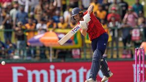 ಶ್ರೀಲಂಕಾದಲ್ಲಿ ಇಂಗ್ಲೆಂಡ್‌ ಪರ ಆರ್‌ಸಿಬಿ ಸ್ಟಾರ್ ಫಿಲ್‌ ಸಾಲ್ಟ್ ಭರ್ಜರಿ ಅರ್ಧಶತಕ