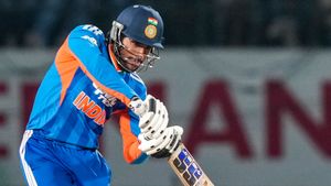 Tilak Varma ಪಾಕ್‌ ವಿರುದ್ದದ ಪಂದ್ಯದಲ್ಲಿ ತಿಲಕ್ ಸಿಕ್ಸರ್‌ ಬಾರಿಸುತ್ತಲೇ ದಾಖಲೆ 