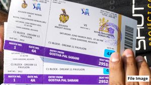 ಕಾಳಸಂತೆಯಲ್ಲಿ IPL ಟಿಕೆಟ್‌ ಮಾರಾಟ: ಕ್ಯಾಂಟಿನ್‌ ಸಿಬ್ಬಂದಿ ಬಂಧನ