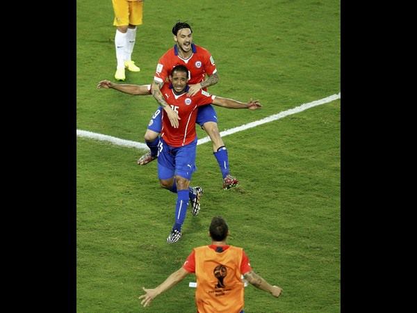 ಭಾವ ಪೂರ್ಣ ಸಂಭ್ರಮದಲ್ಲಿ ಚಿಲಿ ಆಟಗಾರರು