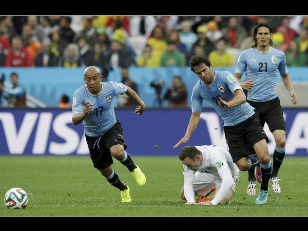 ನೆಲಕ್ಕೆ ಬಿದ್ದ ವೇಯ್ನ್ ರೂನಿ