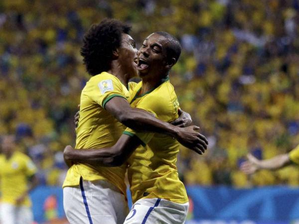 ಮತ್ತೆರಡು ಗೋಲು, ಕ್ಯಾಮರೂನ್ ಕಂಗಾಲು