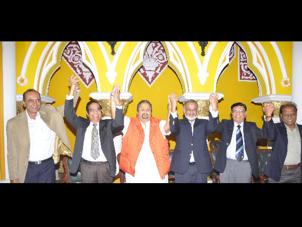 ಅನಿಲ್ ಕುಂಬ್ಳೆ vs ಬ್ರಿಜೇಟ್ ಪಟೇಲ್ ಆಗಬಾರದು? ಅನಿಲ್ ಕುಂಬ್ಳೆ vs ಬ್ರಿಜೇಟ್ ಪಟೇಲ್ ಆಗಬಾರದು?