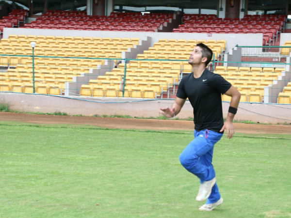 ಬುಲ್ಸ್ ಗಳಿಂದ ಕ್ಯಾಚಿಂಗ್ ಪ್ರಾಕ್ಟೀಸ್